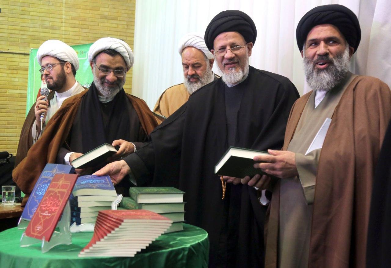 رونمایی از کتاب جدید حجت الاسلام وکیلی